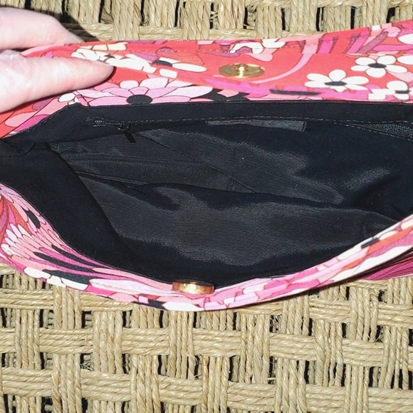 Bindya Made in New York Retro Floral Shoulder Bag - Picture 6 of 14